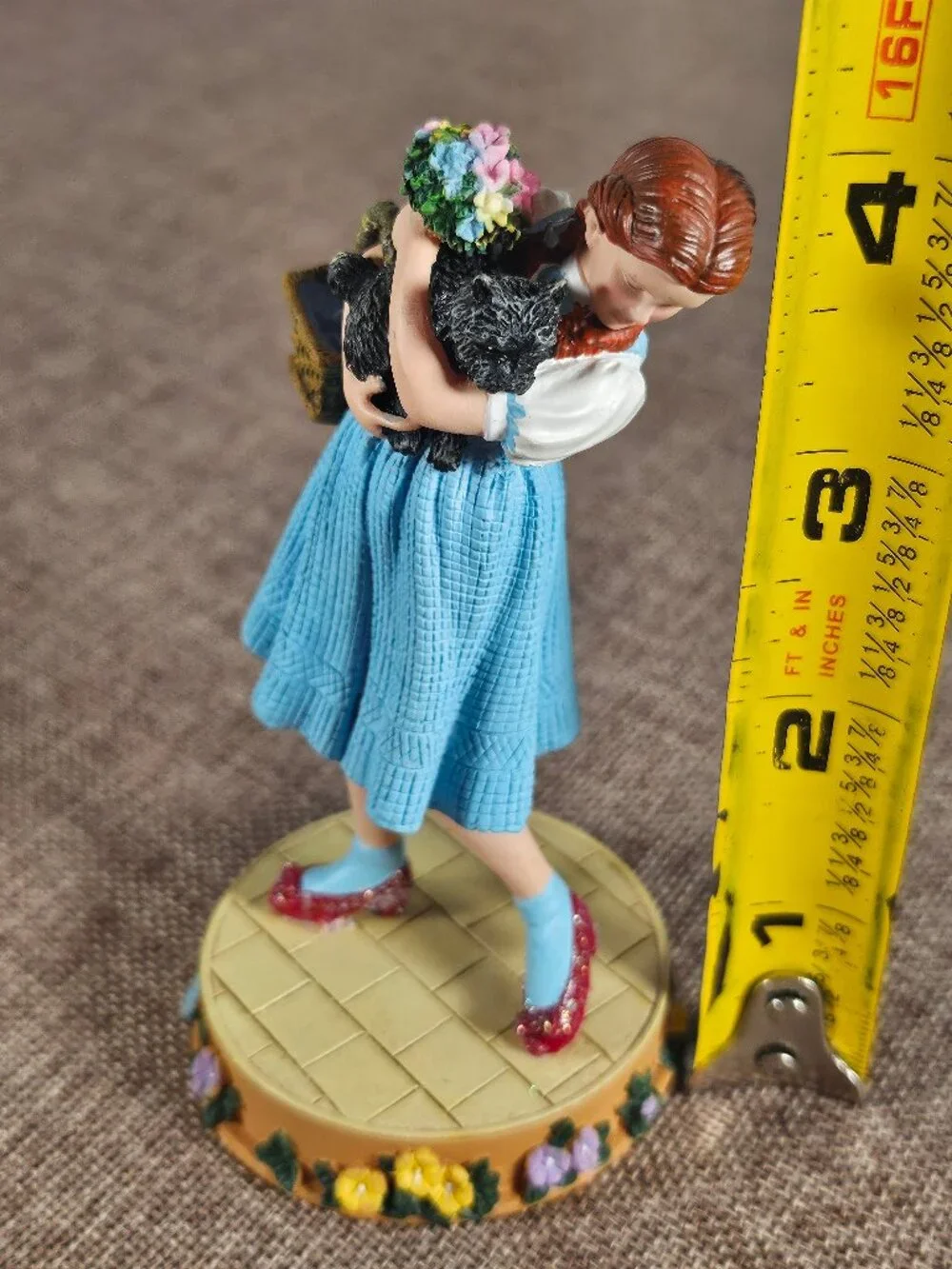 Enesco 1999 Wizard of Oz Dorothy And Toto Resin Figurine Number 948314 Boxed